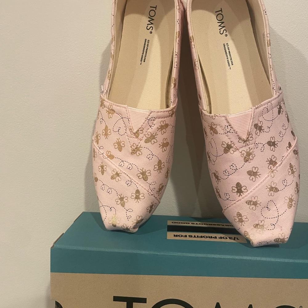 TOMS Women's Pink Gold Bee shoes
